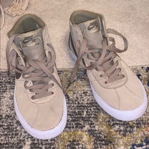 Nike suede tennis shoes